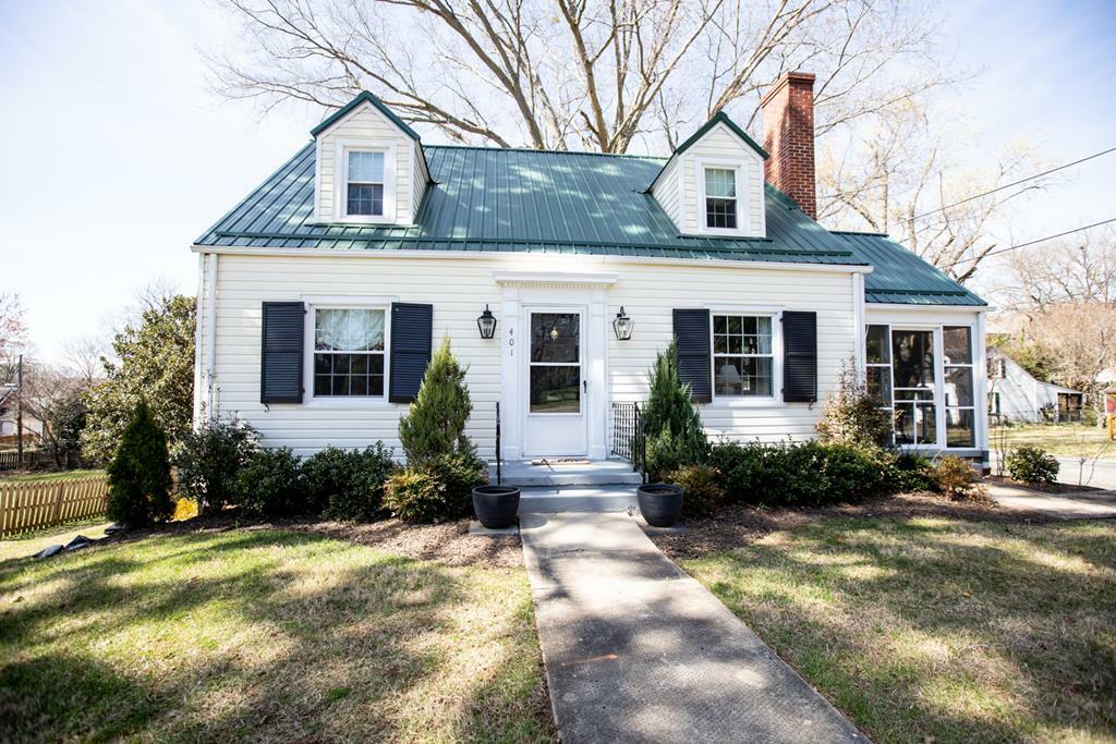 Property Photo:  401 Third Ave  VA 23901 