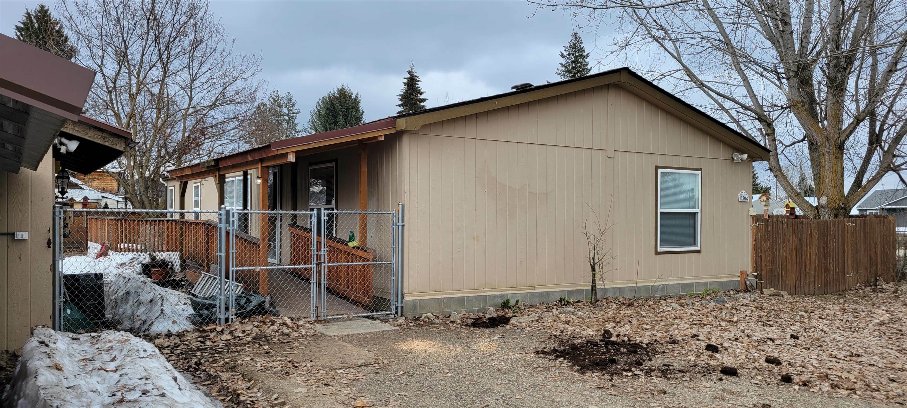 Property Photo:  106 N Spruce Rd  WA 99006 