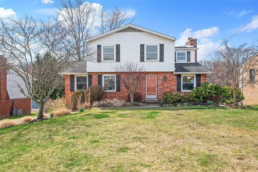 Property Photo: 241 Wyngate Rd PA 15108