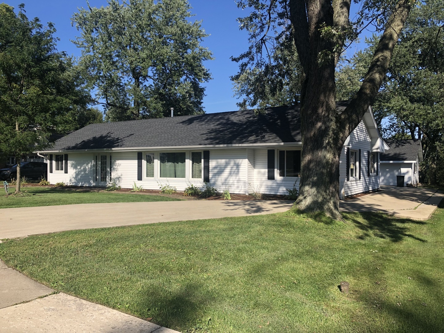 Property Photo:  5711 Willow Springs Road  IL 60525 