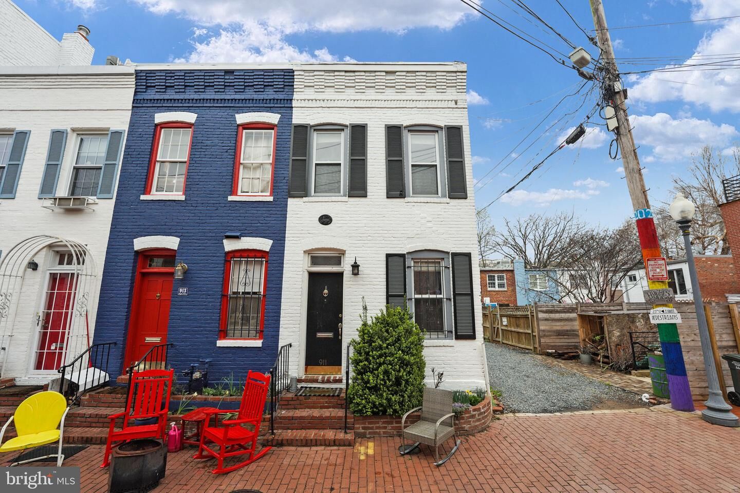 Property Photo:  911 Hughes Mews NW  DC 20037 