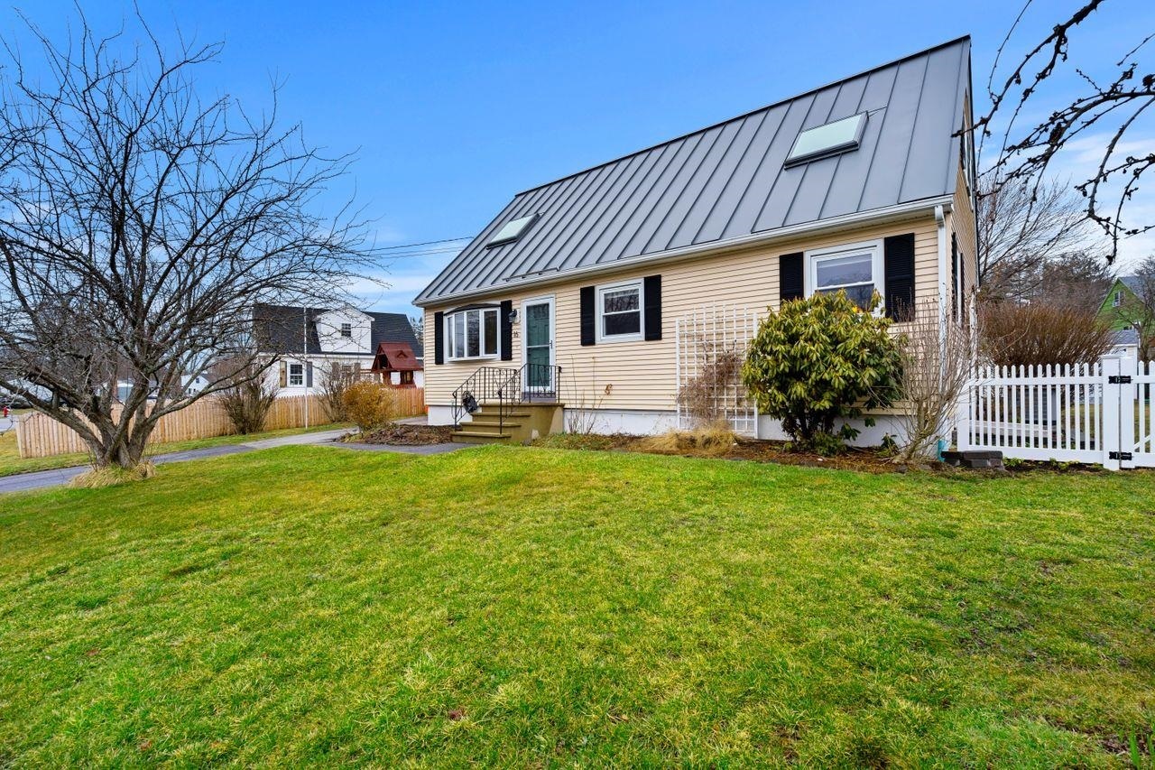 Property Photo: 16 Applevale Drive NH 03820