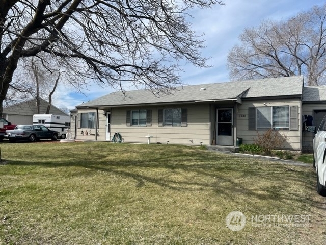 1233 1235 Pershing  Moses Lake WA 98837 photo