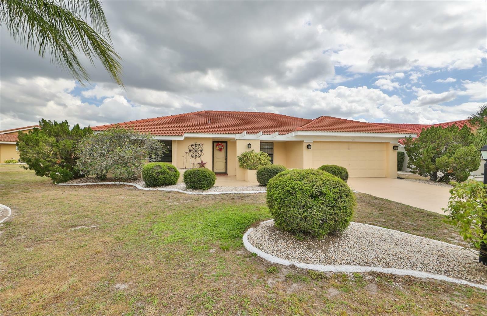 Property Photo:  1971 Wolf Laurel Drive  FL 33573 