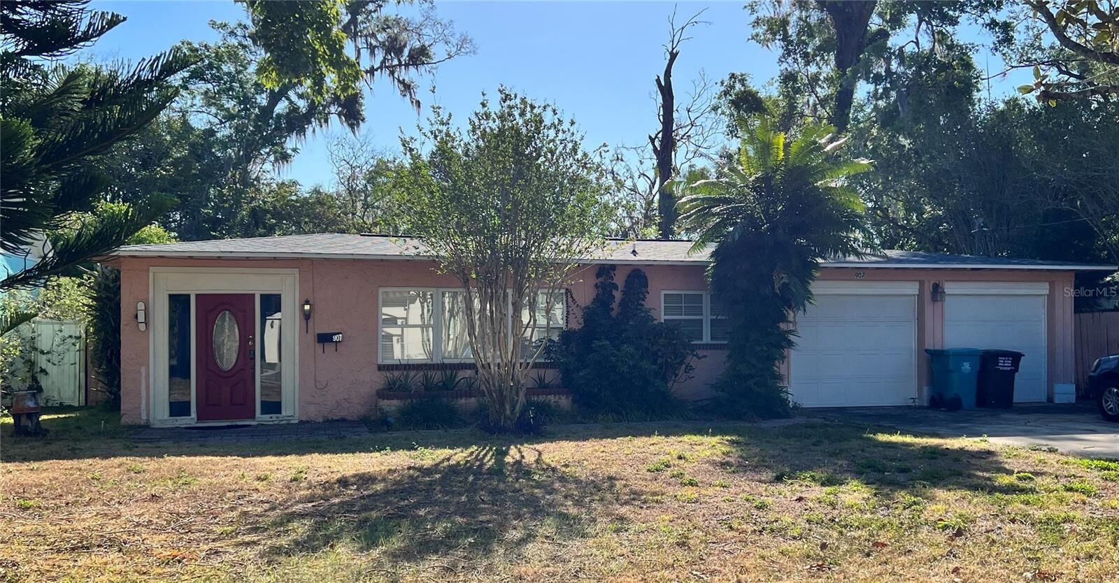 Property Photo: 907 N Hyer Avenue FL 32803