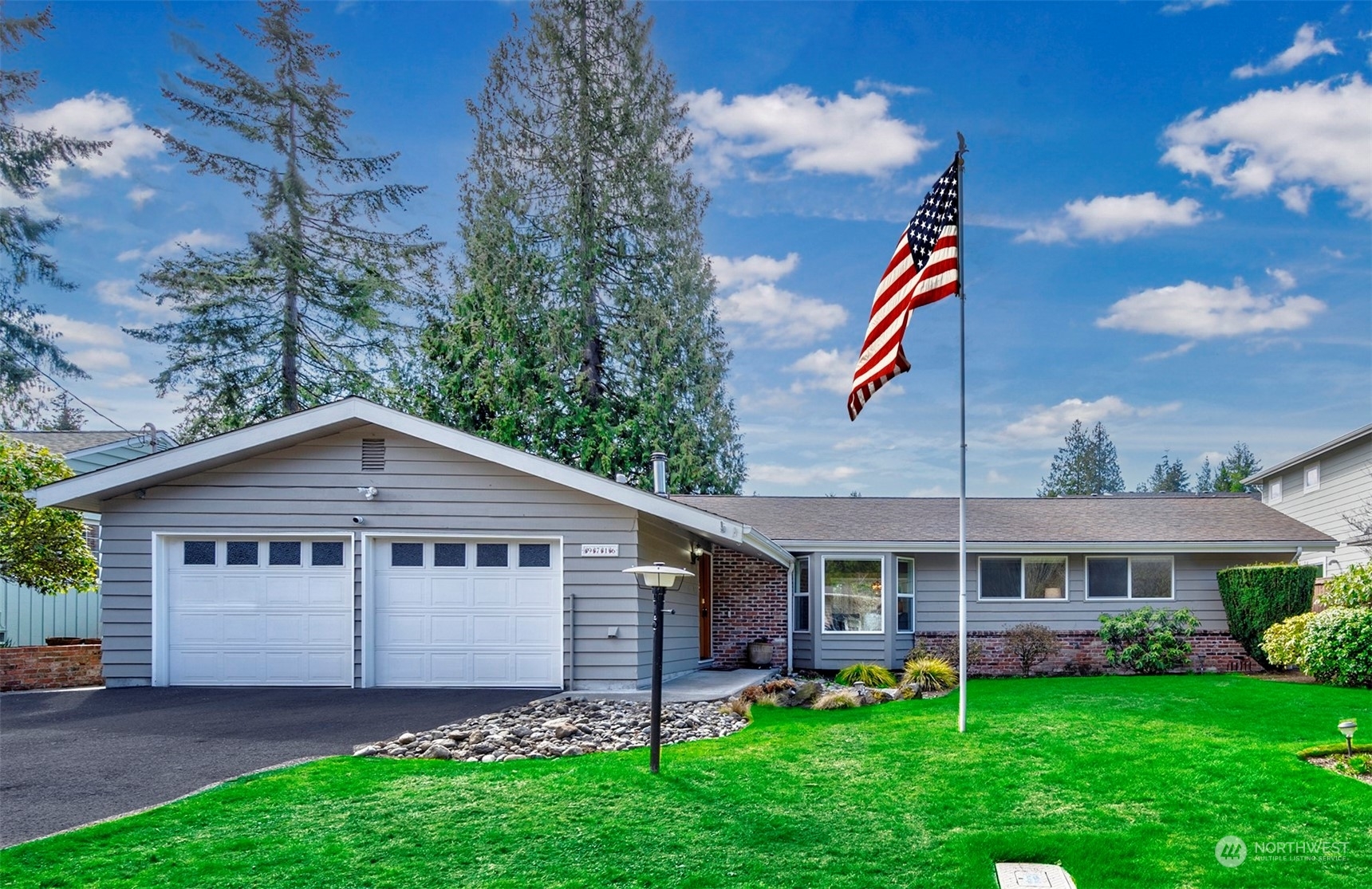 Property Photo:  9716 214th Place SW  WA 98020 