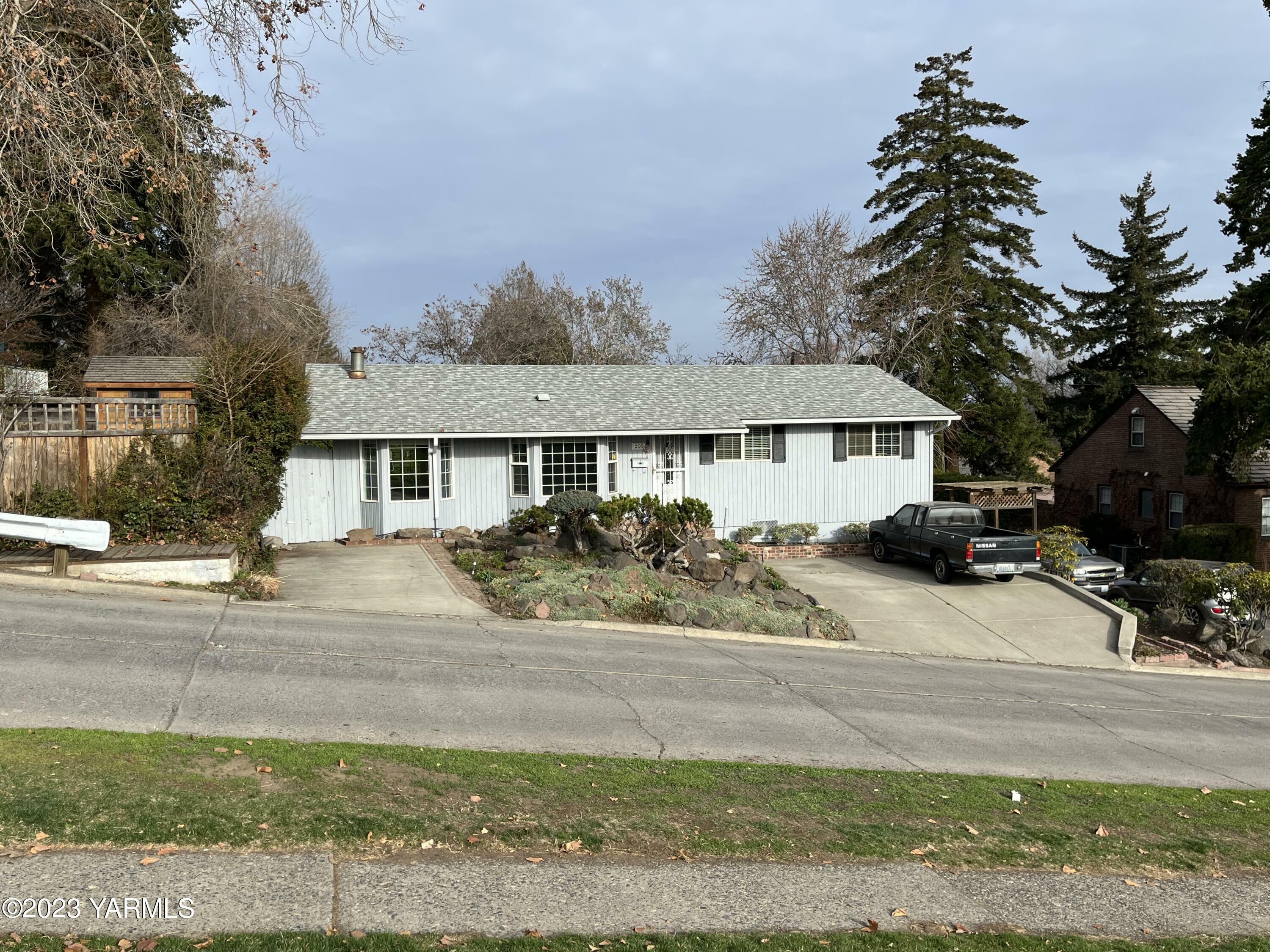 Property Photo:  205 S 19th Ave  WA 98902 