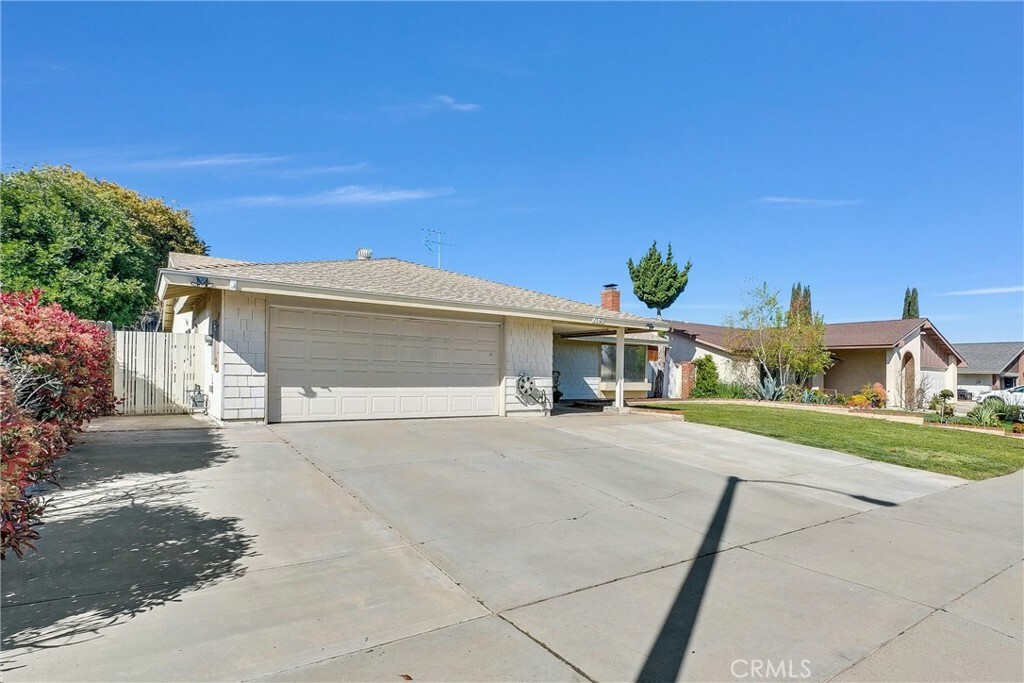 Property Photo:  1572 Evergreen Lane  CA 92879 