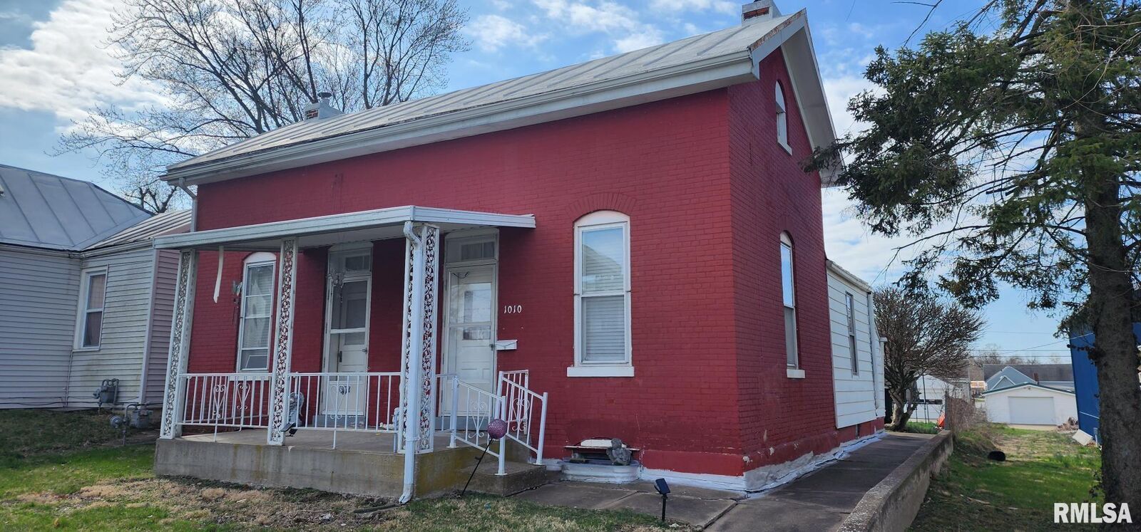 Property Photo:  1010 Adams Street  IL 62301 