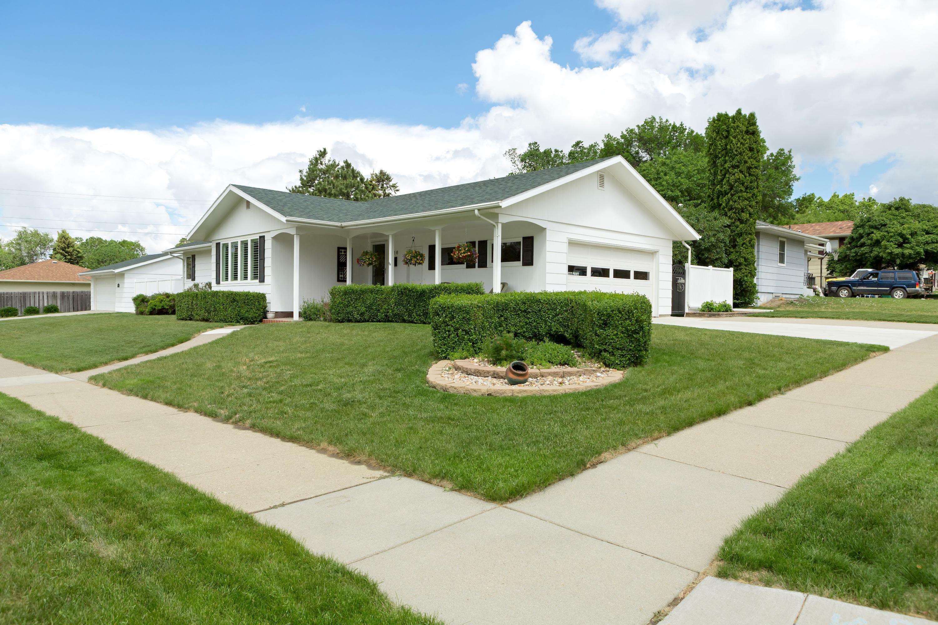 Property Photo:  116 Central Avenue  ND 58501 