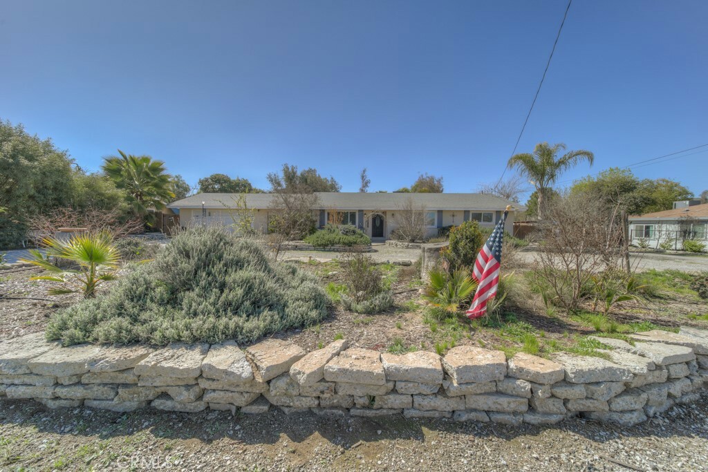 Property Photo:  40069 E Newport Road  CA 92543 