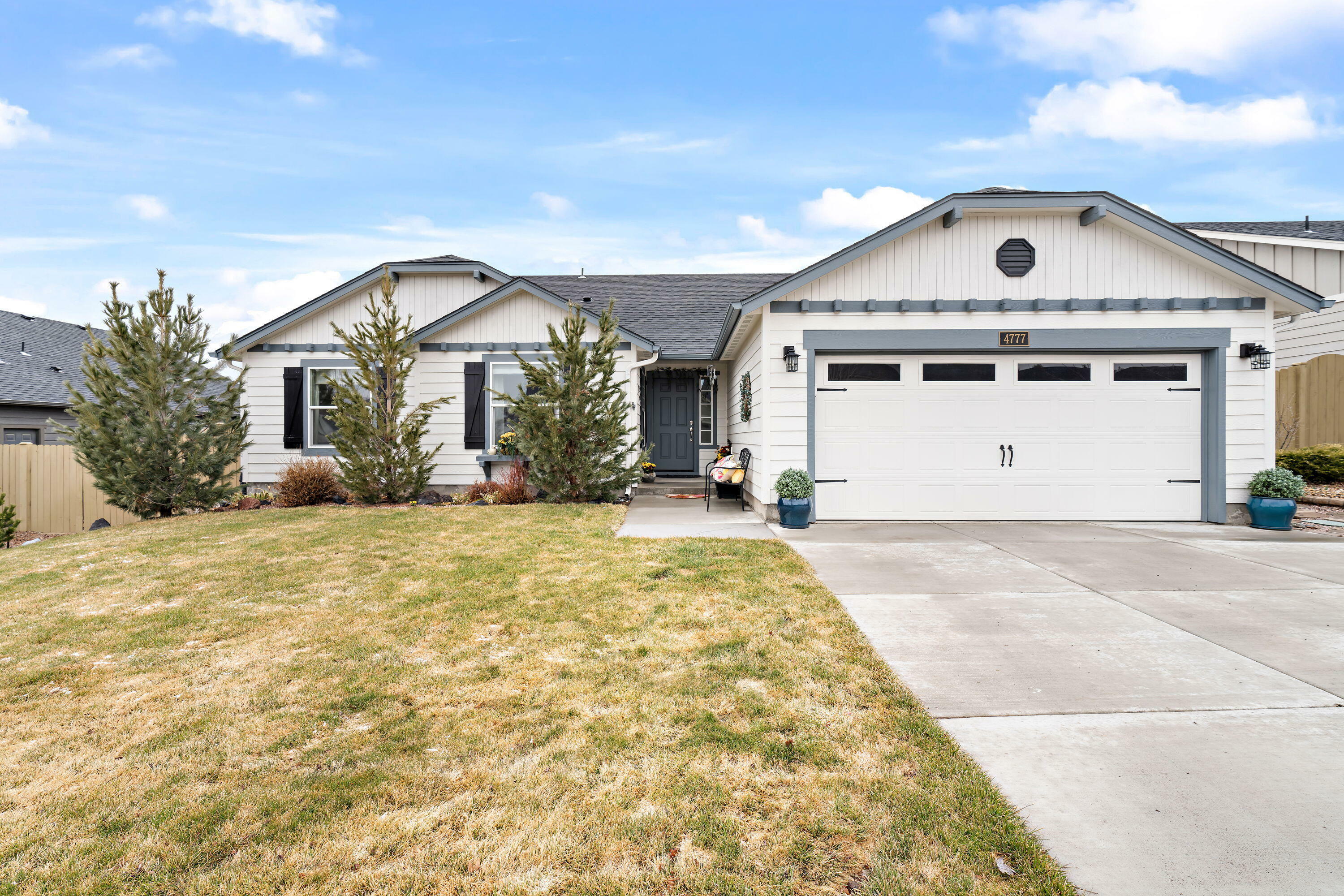 Property Photo: 4777 SW Volcano Avenue OR 97756