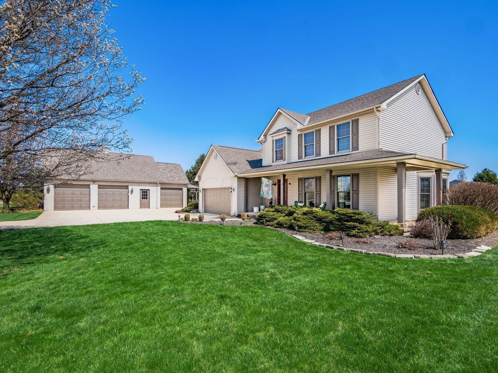 Property Photo: 2828 Elder NE Road OH 43130