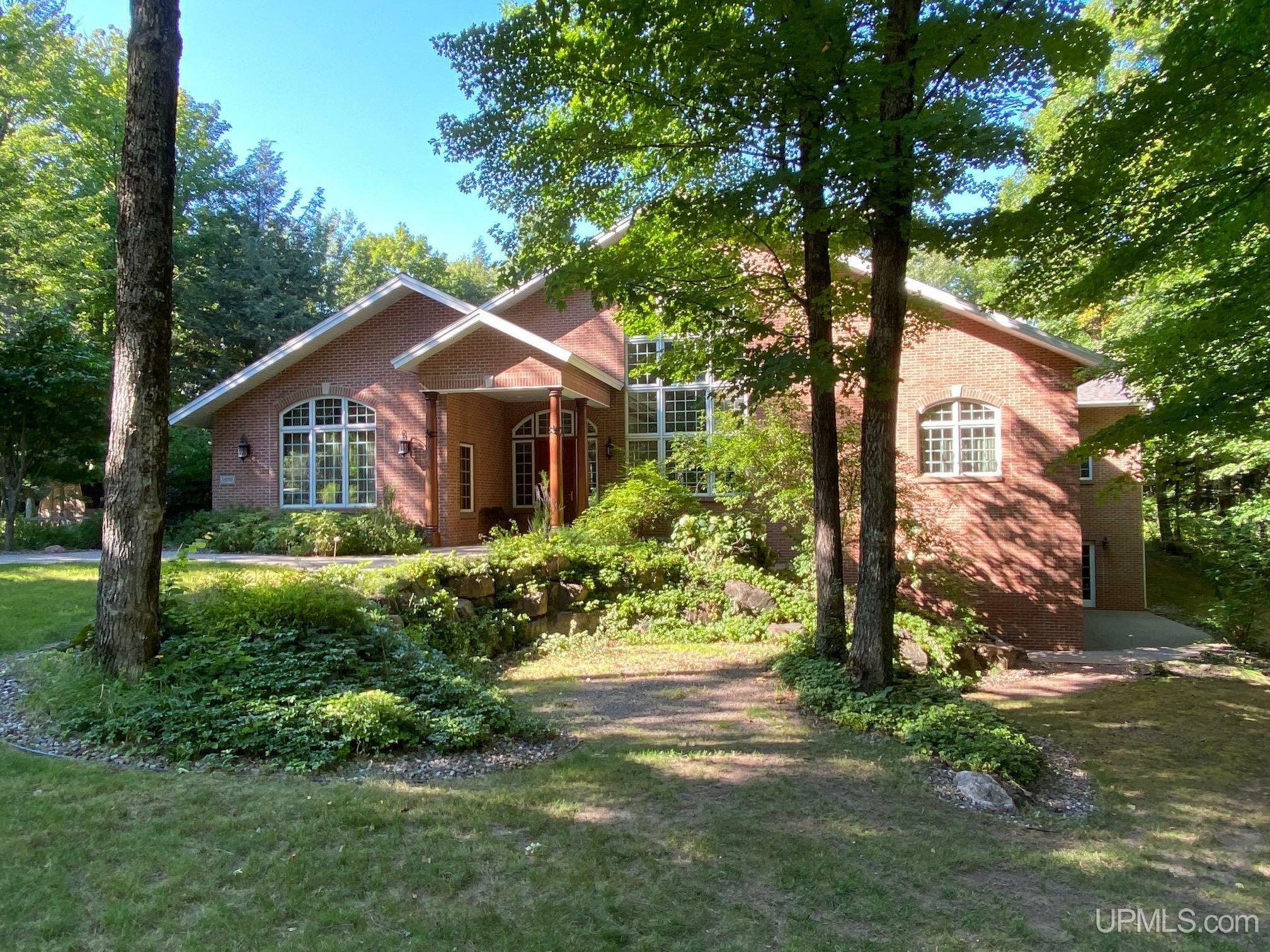 Property Photo:  1050 Vistanna Drive  MI 49855-8828 