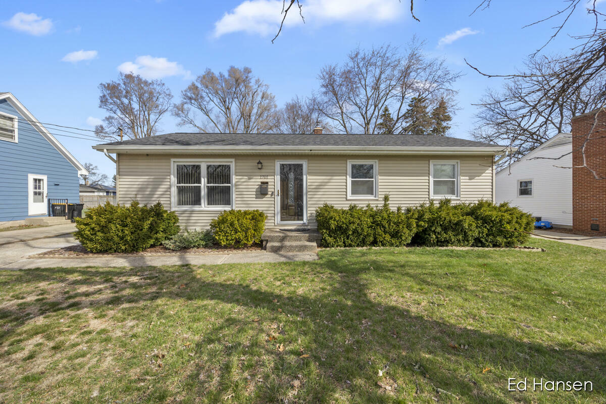 Property Photo:  1701 Blanchard Street SW  MI 49519 