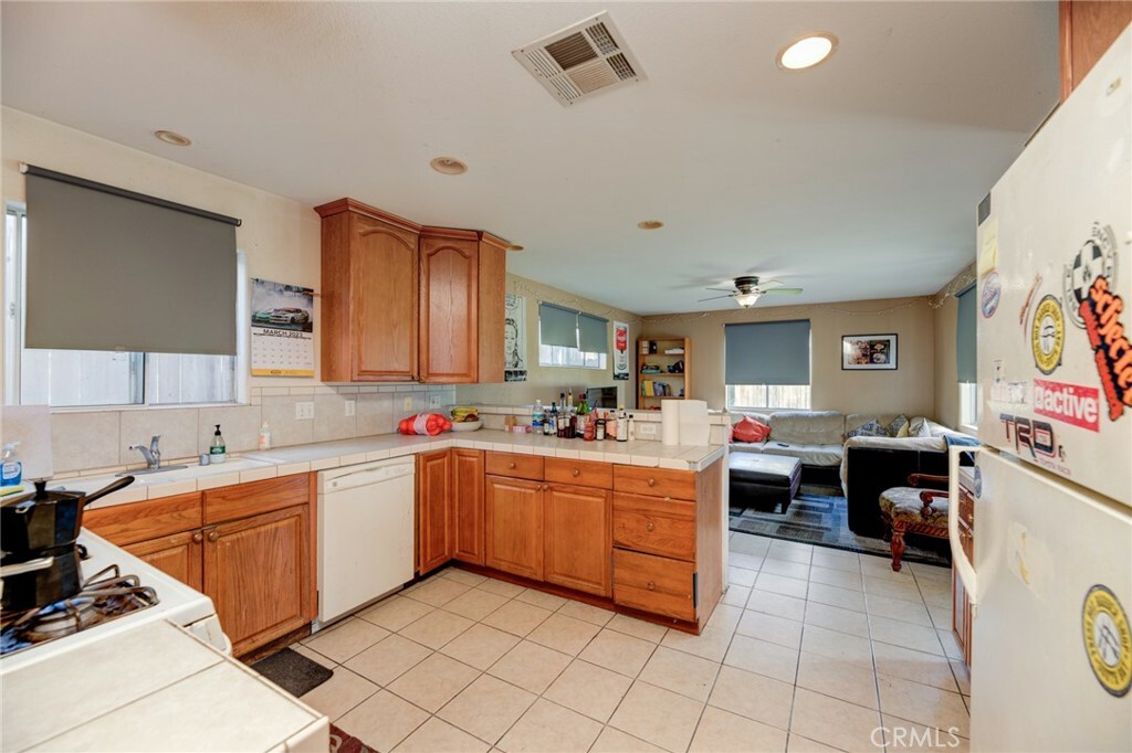 Property Photo:  1025 Madrid Avenue  CA 90501 