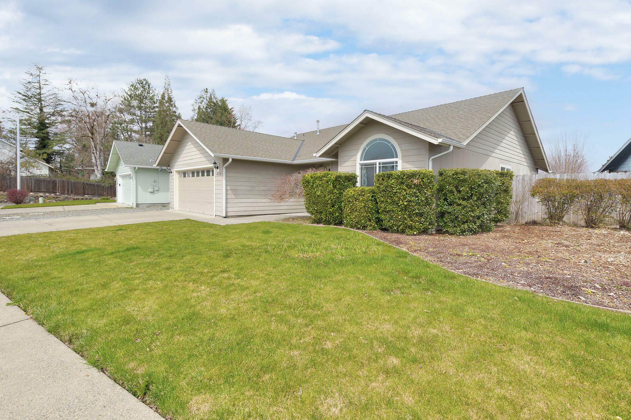 Property Photo:  1462 Andy Griffith Drive  OR 97527 