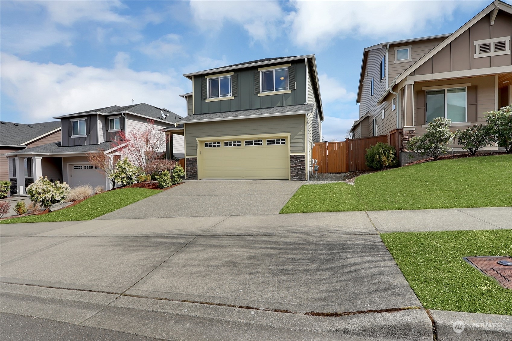 Property Photo: 5530 Charlotte Avenue SE WA 98092