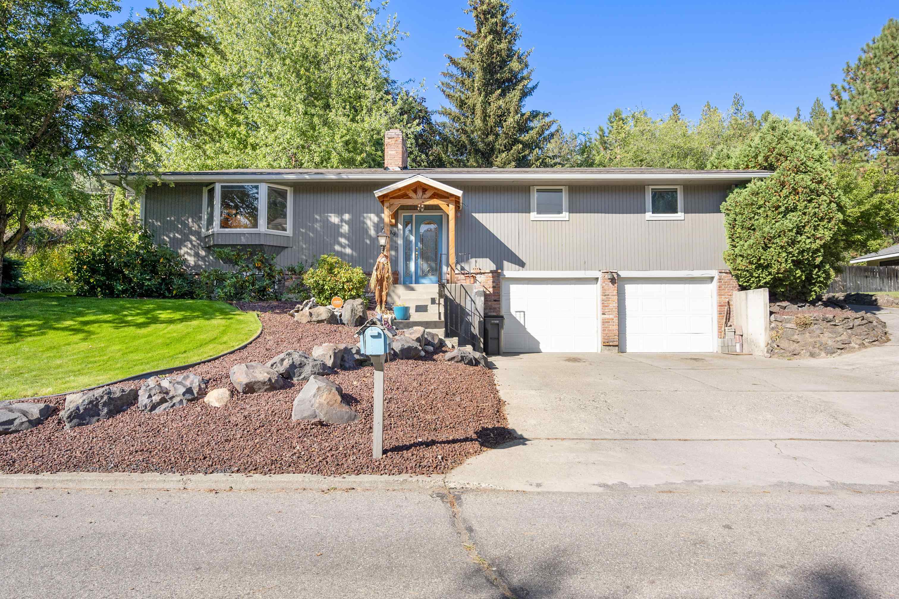 Property Photo: 7809 N Country Homes Blvd WA 99208