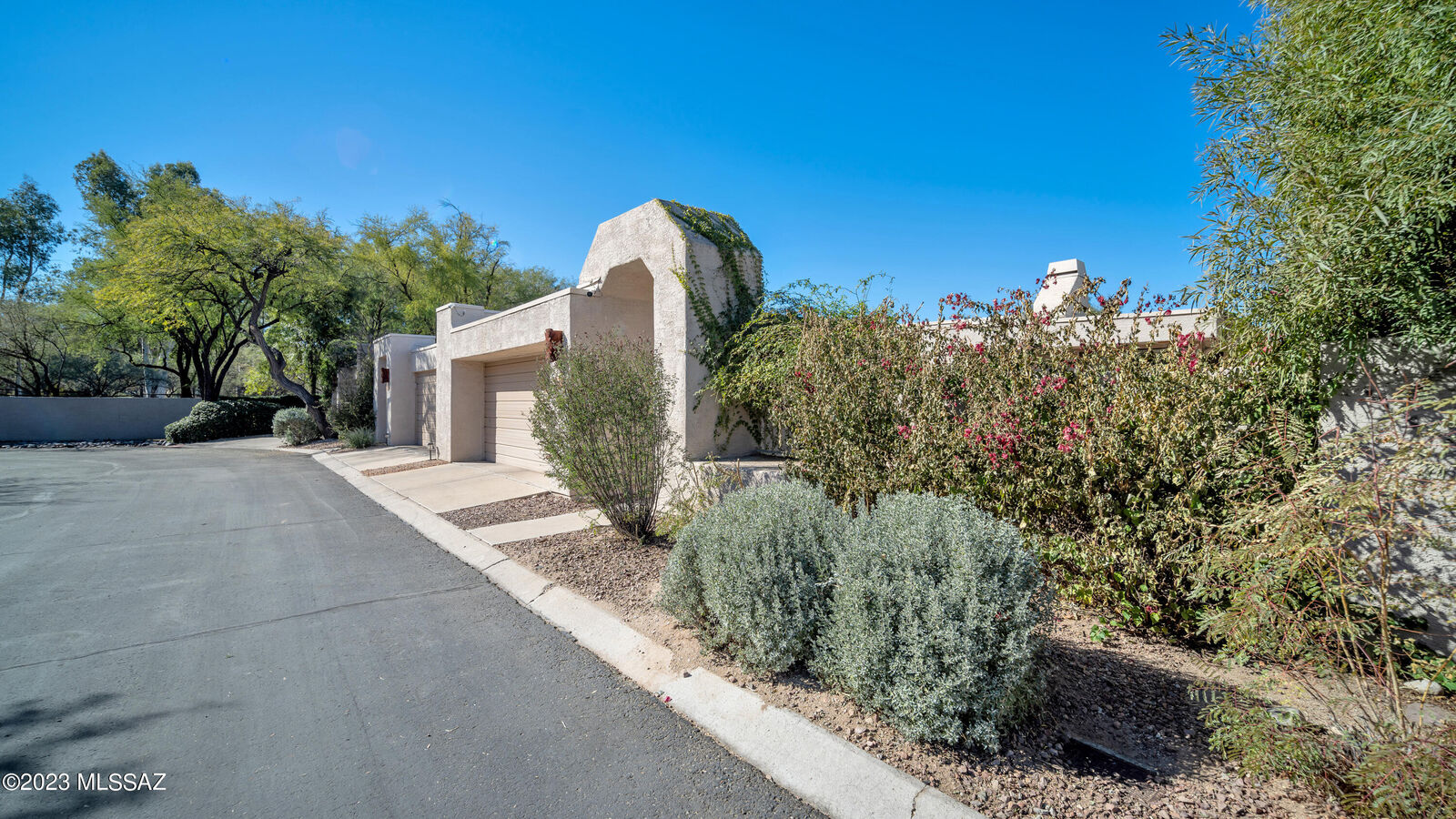 Property Photo:  3509 N Oakbury Circle  AZ 85712 