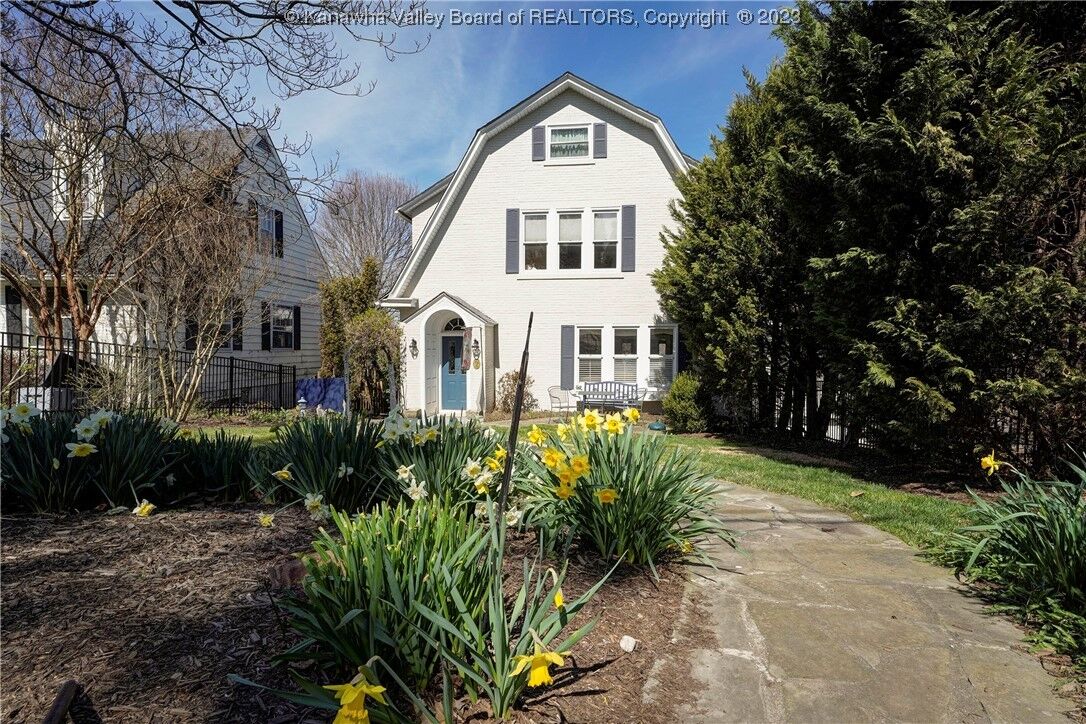 Property Photo:  916 Ridgemont Road  WV 25314 