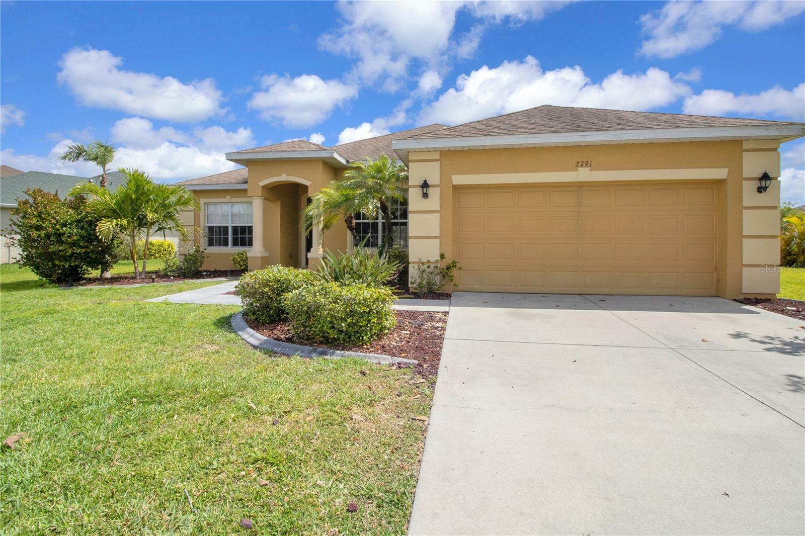 Property Photo:  2791 Suncoast Lakes Boulevard  FL 33980 