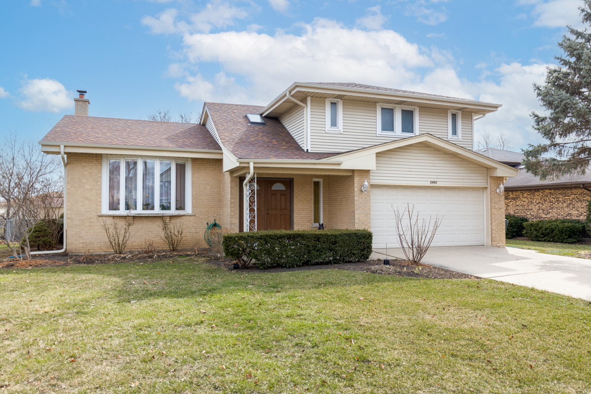 Property Photo:  2403 S Cedar Glen Drive  IL 60005 