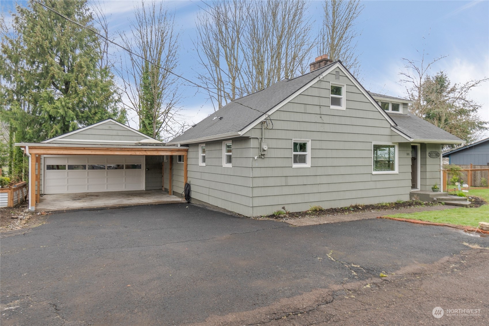 Property Photo:  101 N 21st Avenue  WA 98626 