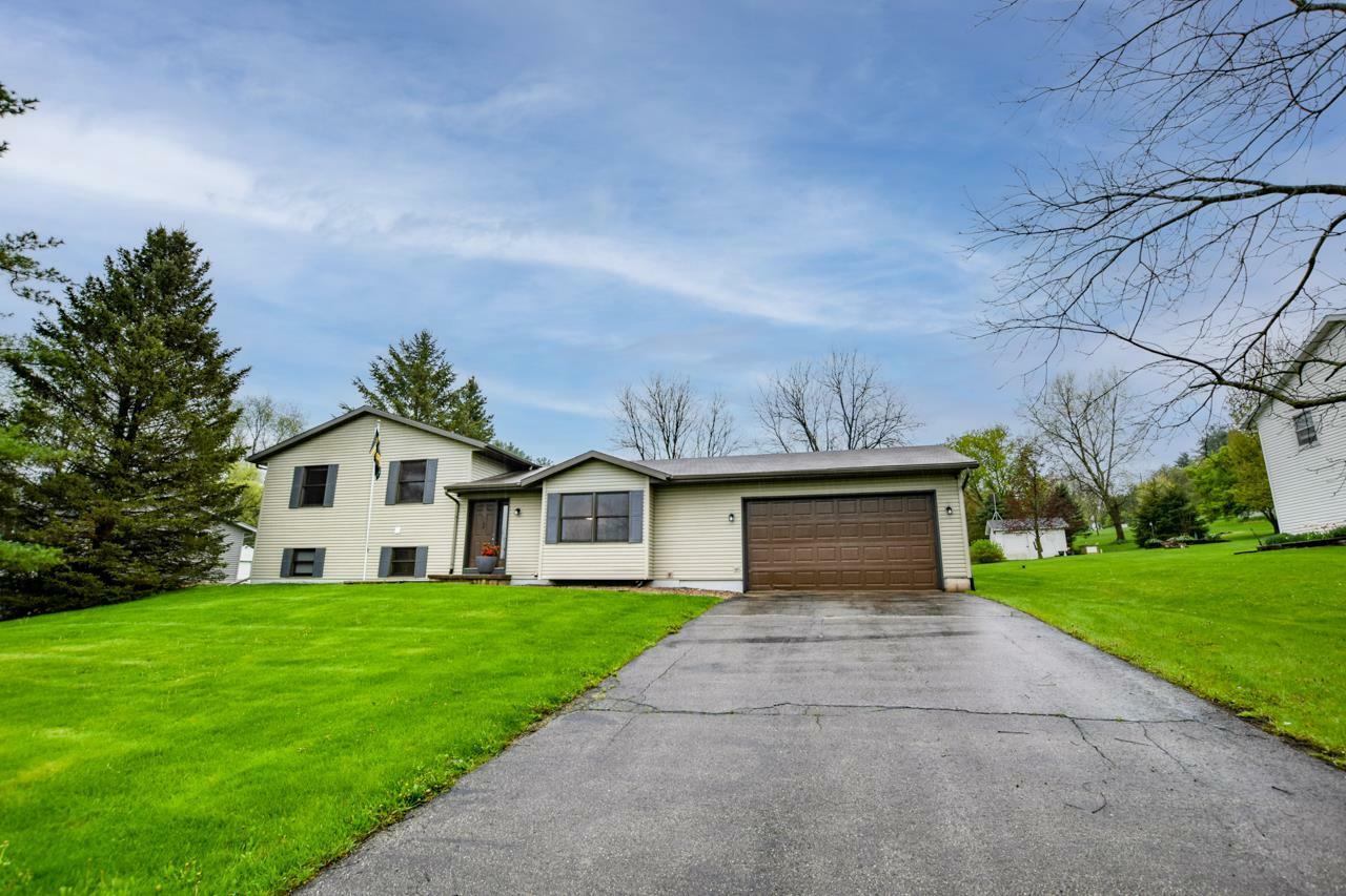 Property Photo:  6037 Sun Valley Parkway  WI 53575 