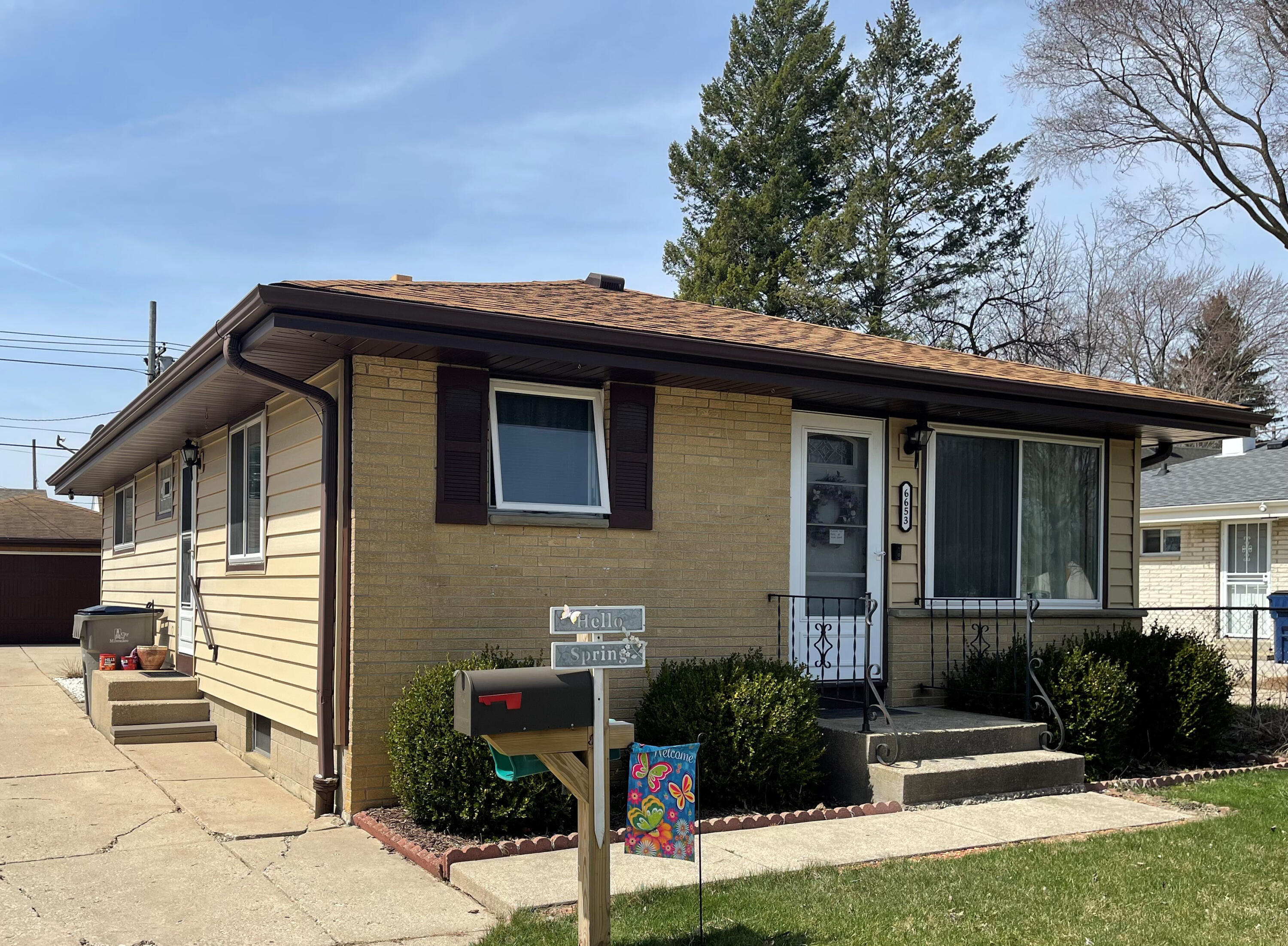 Property Photo: 6653 N 58th St WI 53223