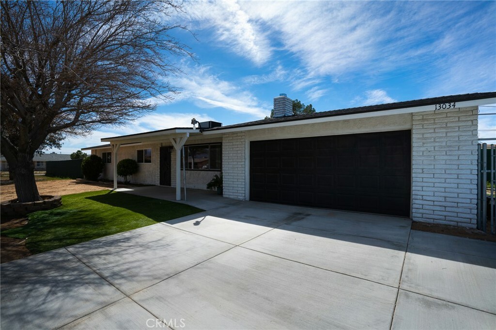 Property Photo:  13034 Lakota Rd  CA 92308 