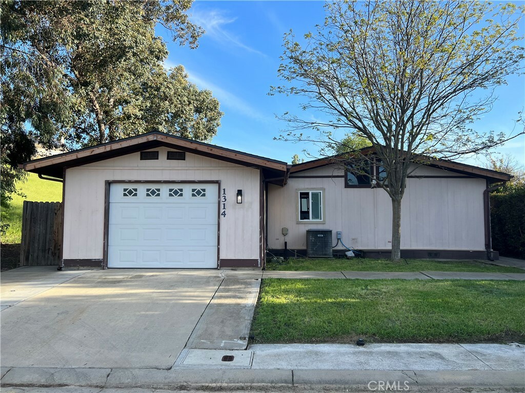 Property Photo:  1314 Fire Thorn Lane  CA 93446 