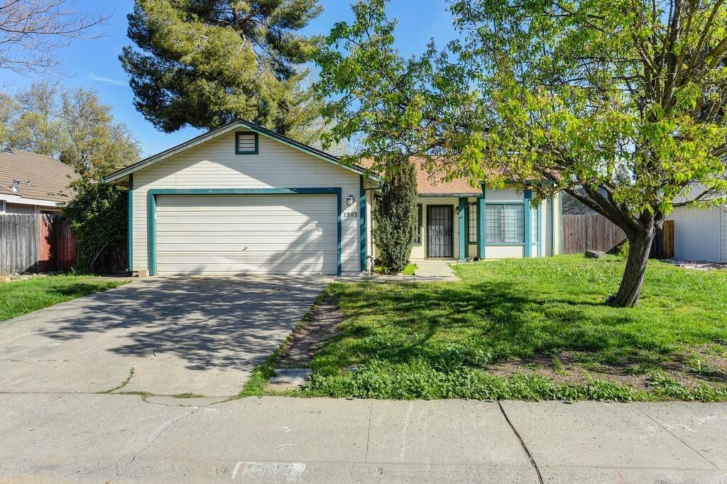 Property Photo:  1905 Volti Way  CA 95833 