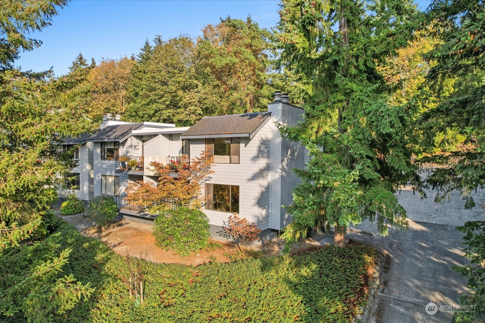 Property Photo:  3740 Lake Washington Boulevard SE 2D  WA 98006 