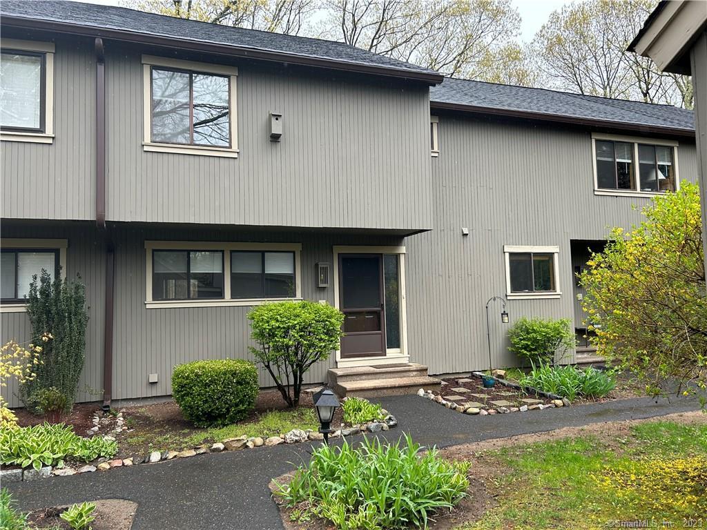 Property Photo: 10 Edgehill Court 10 CT 06798