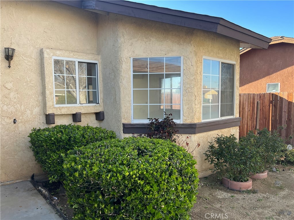 Property Photo:  44717 27th Street E  CA 93535 