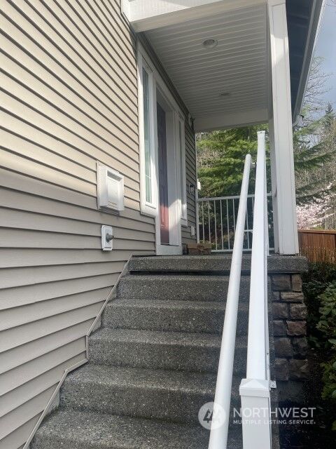 Property Photo:  15720 Manor Way H4  WA 98087 