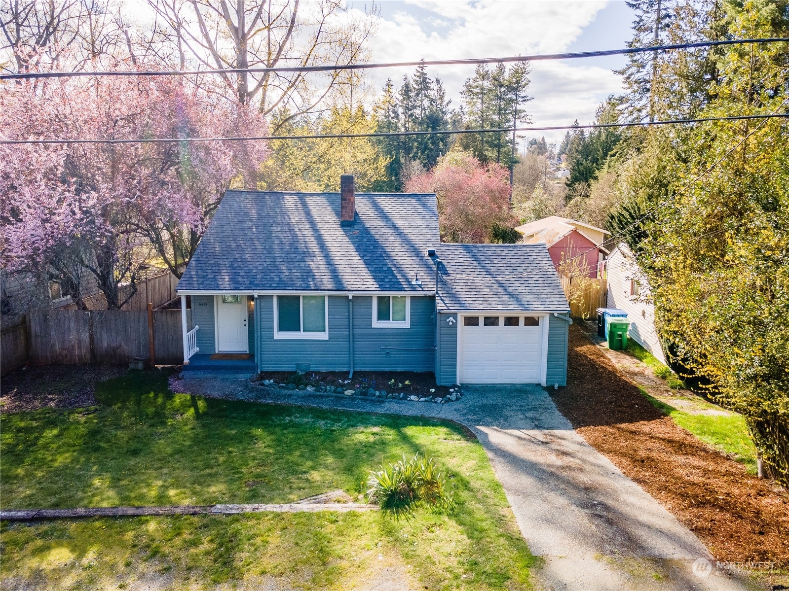 Property Photo:  16909 12th Place NE  WA 98155 