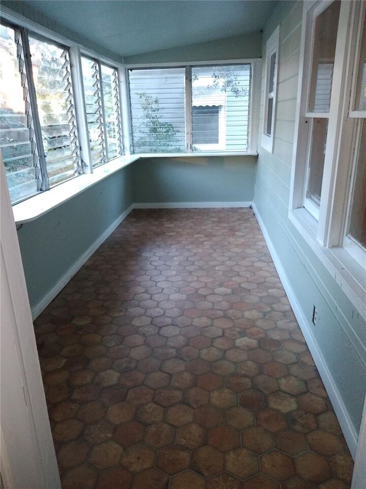 Property Photo: 1916 21st Avenue N FL 33713