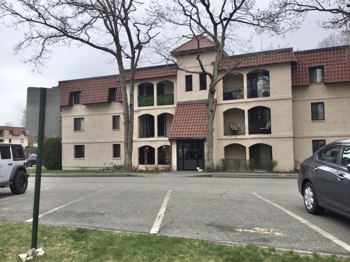 Property Photo: 685 Oak St 21-9 MA 02301