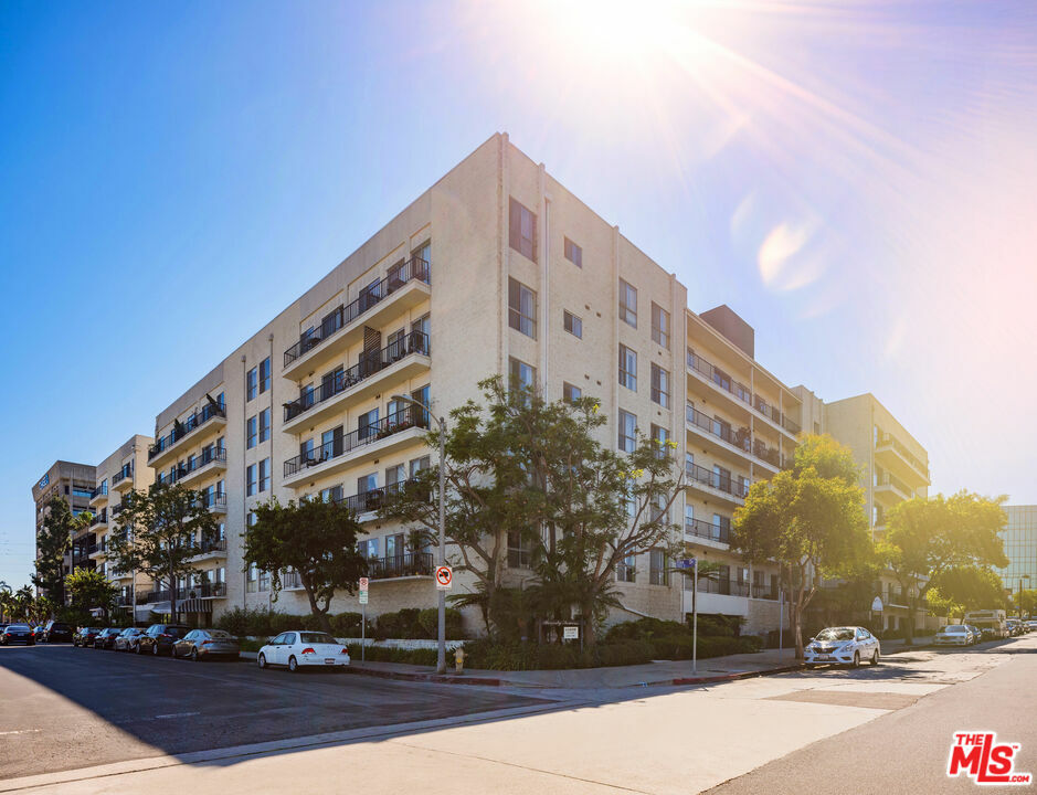 Property Photo: 1115 S Elm Dr 320 CA 90035