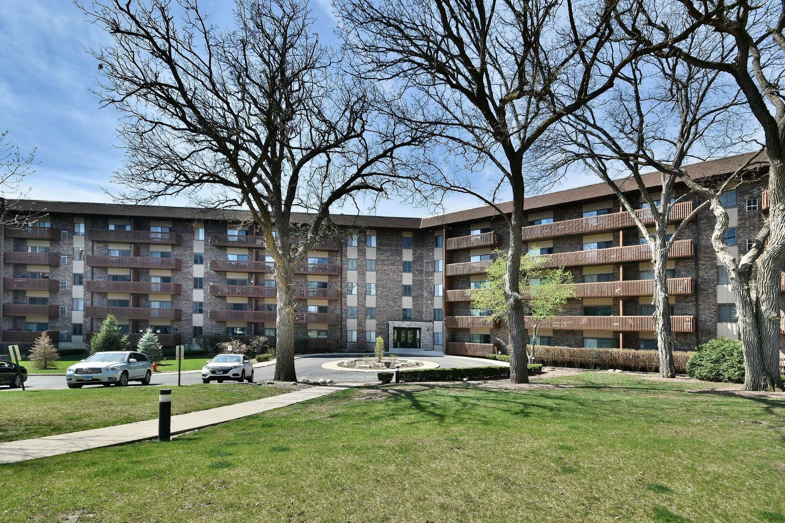 Property Photo:  120 Lakeview Drive 423  IL 60108 