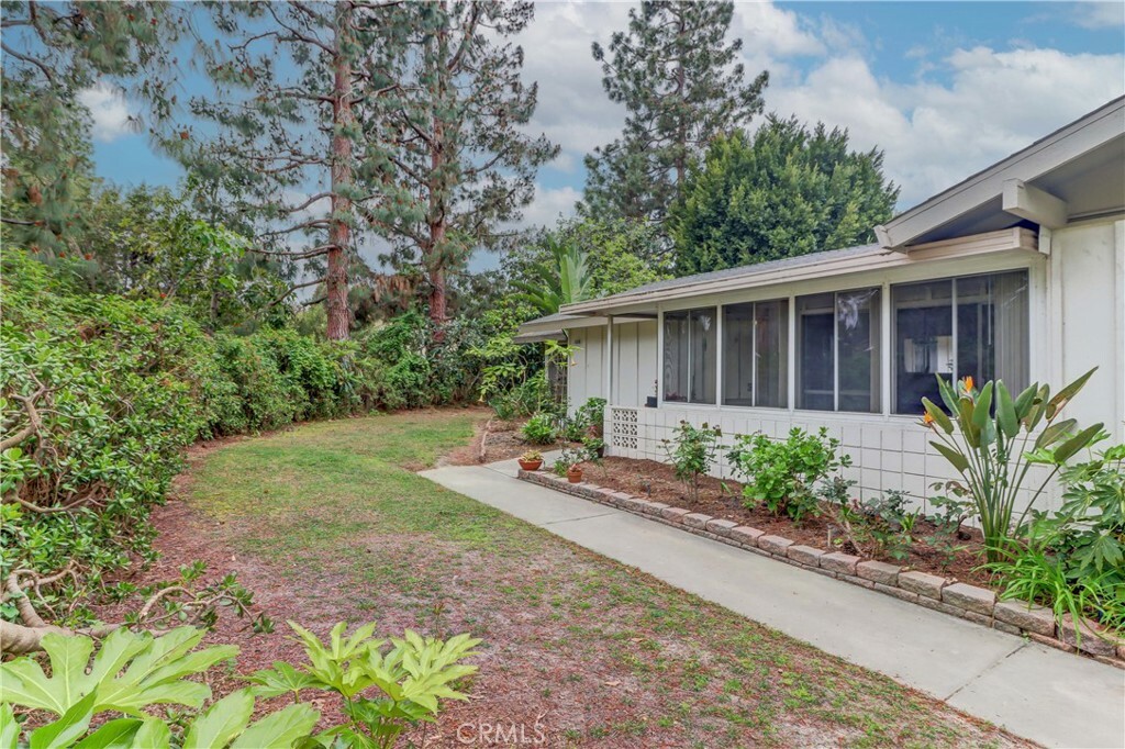 Property Photo:  458 Ave Sevilla B  CA 92637 