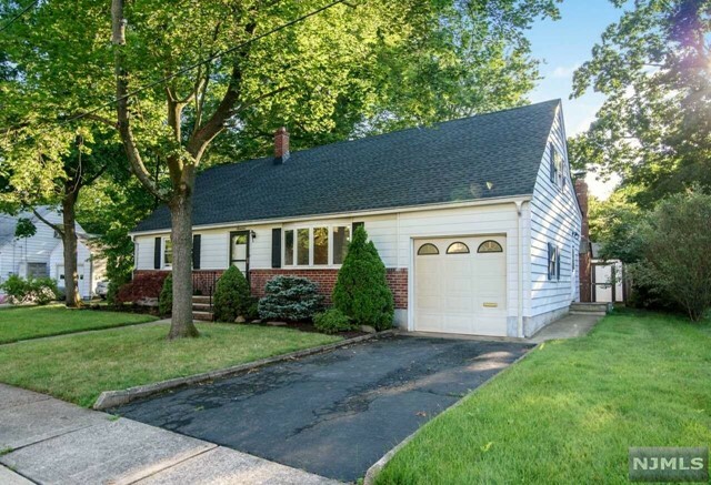 Property Photo:  17 Cherry Court  NJ 07626 