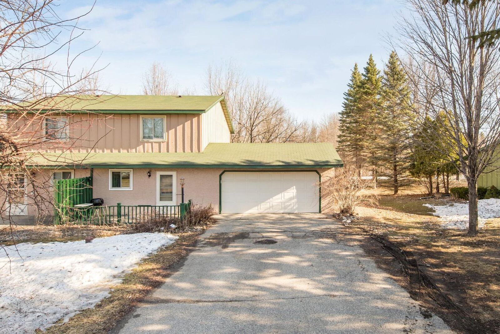 Property Photo: 1709 S Oak Knoll Drive NE MN 56308