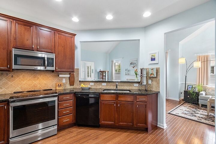 Property Photo:  4 Herrick Drive 4  MA 01844 