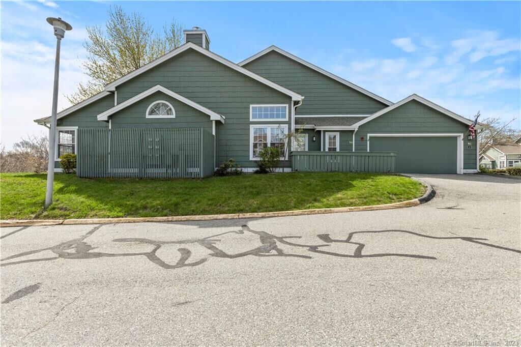 Property Photo:  10 Spyglass Circle 10  CT 06340 