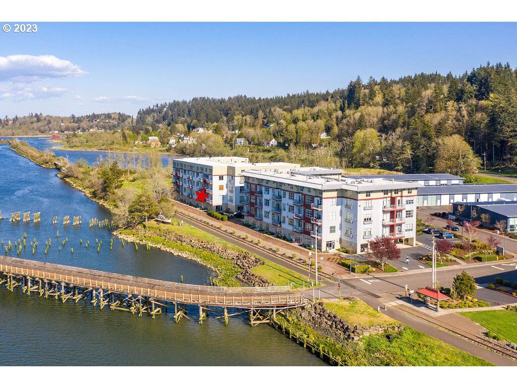 Property Photo:  3990 Abbey Ln 205B  OR 97103 