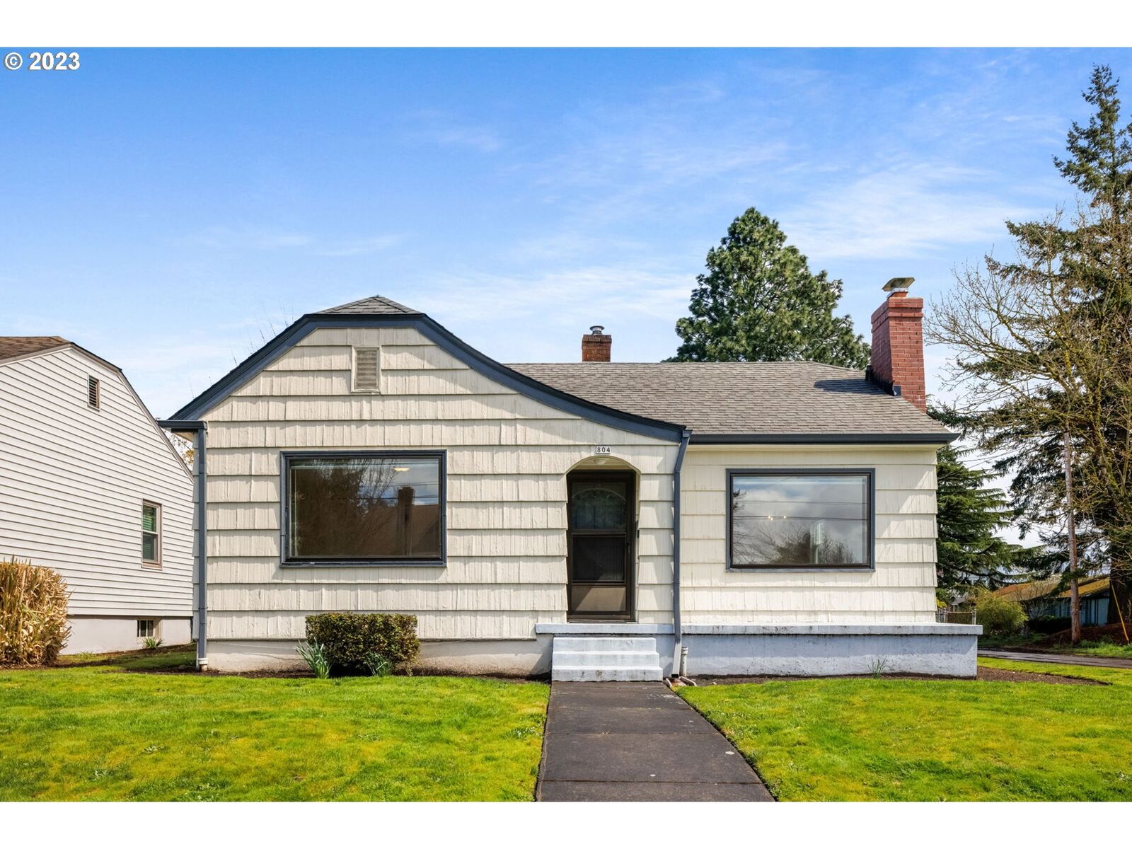 Property Photo:  804 NE 71st Ave  OR 97213 