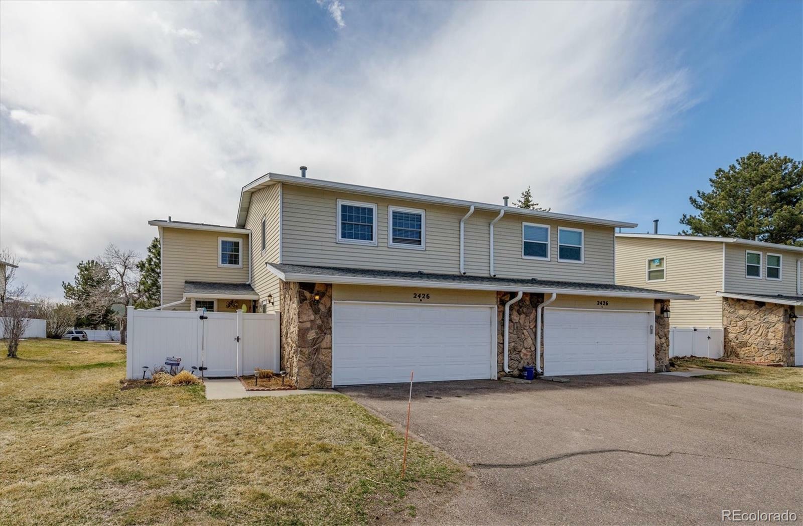 Property Photo:  2426 S Vaughn Way D  CO 80014 